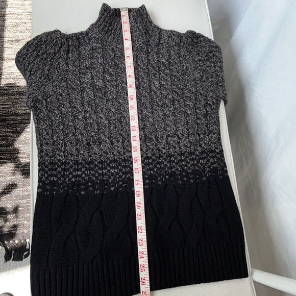 Tahari (S) wool-blend ombré mock neck sweater in grey & black. - Picture 15 of 16